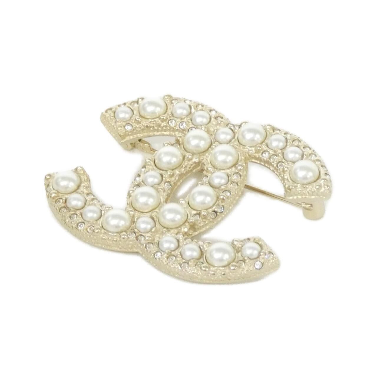 Chanel Brooch Gold