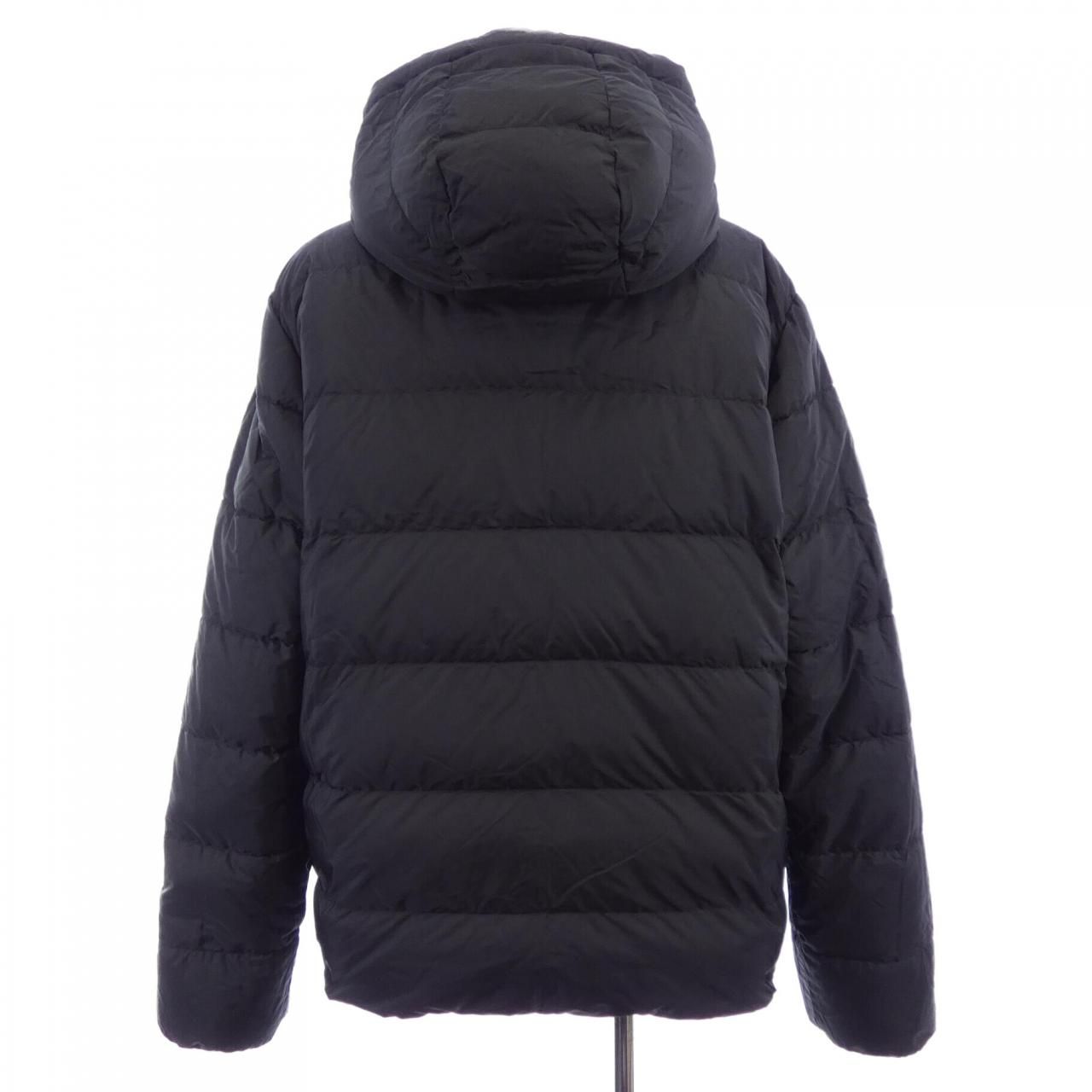 Moncler Tejat Down Jacket — view 9