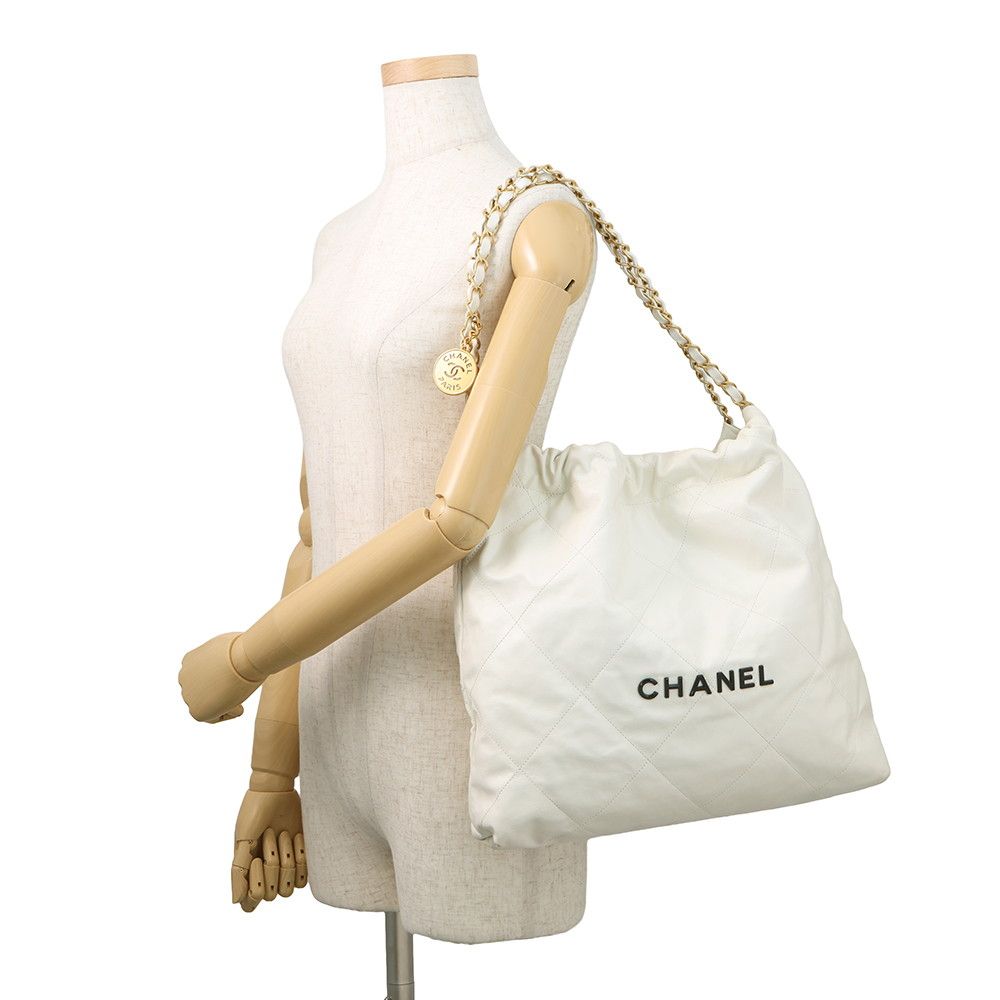 Chanel Chain Shoulder Bag 22 Small Shiny Calfskin White — view 4