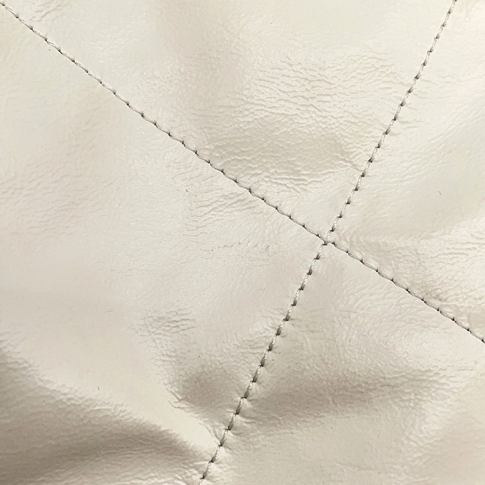 Chanel Chain Shoulder Bag 22 Small Shiny Calfskin White — view 9