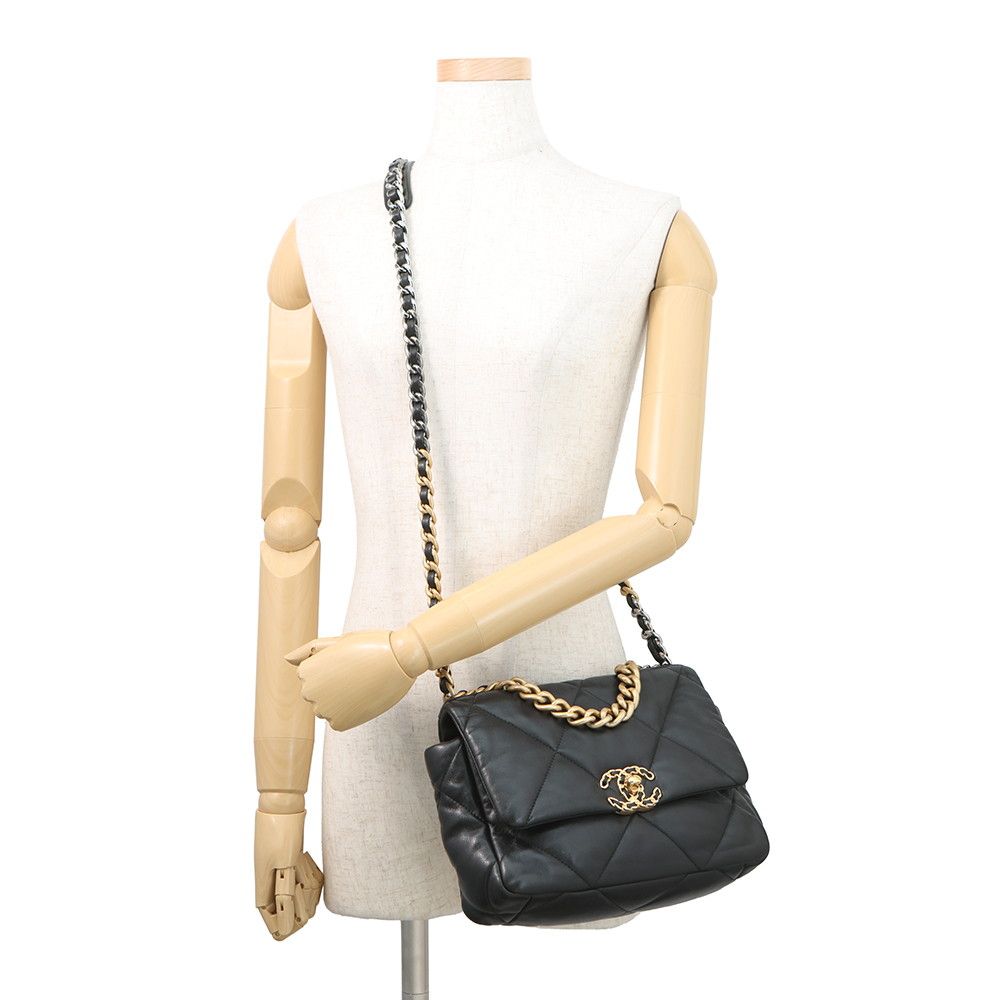 Chanel Chain Shoulder Bag 19 CC Logo Shiny Lambskin Black — view 4