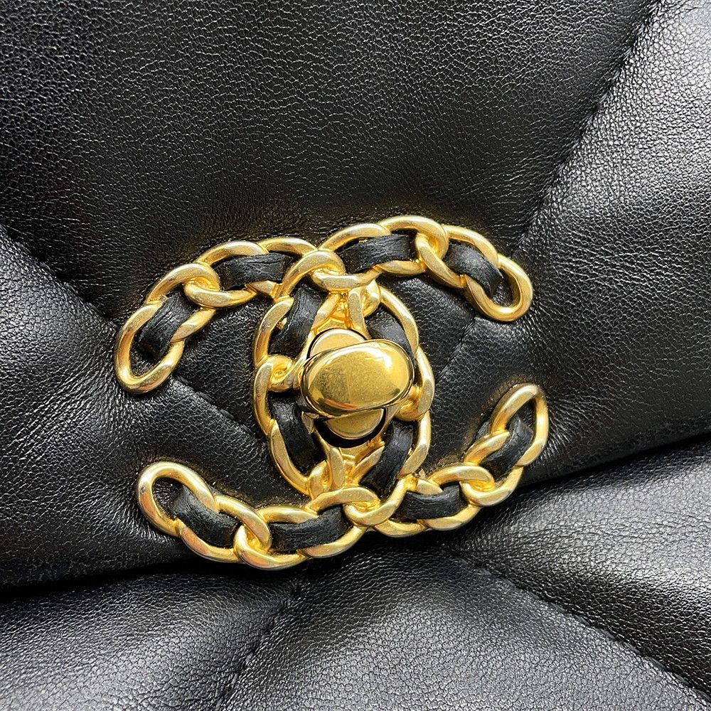 Chanel Chain Shoulder Bag 19 CC Logo Shiny Lambskin Black — view 8