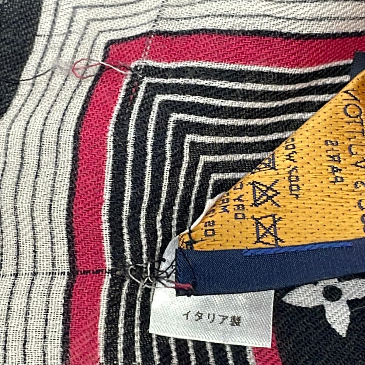Louis Vuitton Shawl Game on Etole Noir Wool Scarf — view 3