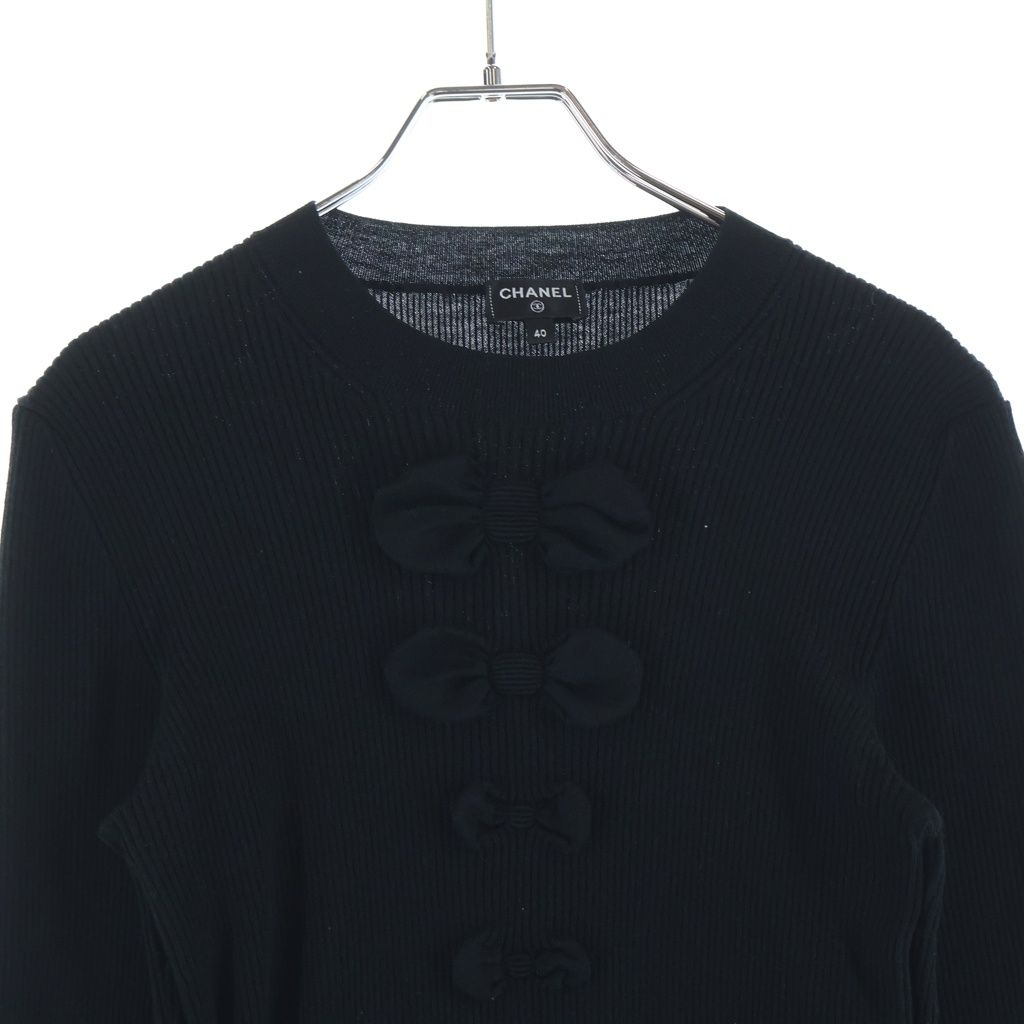 Chanel CC Logo Plate Ribbon Crew Neck Wool Long Sleeve Pullover Sweater Black — view 3