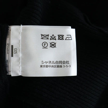 Chanel CC Logo Plate Ribbon Crew Neck Wool Long Sleeve Pullover Sweater Black — view 8