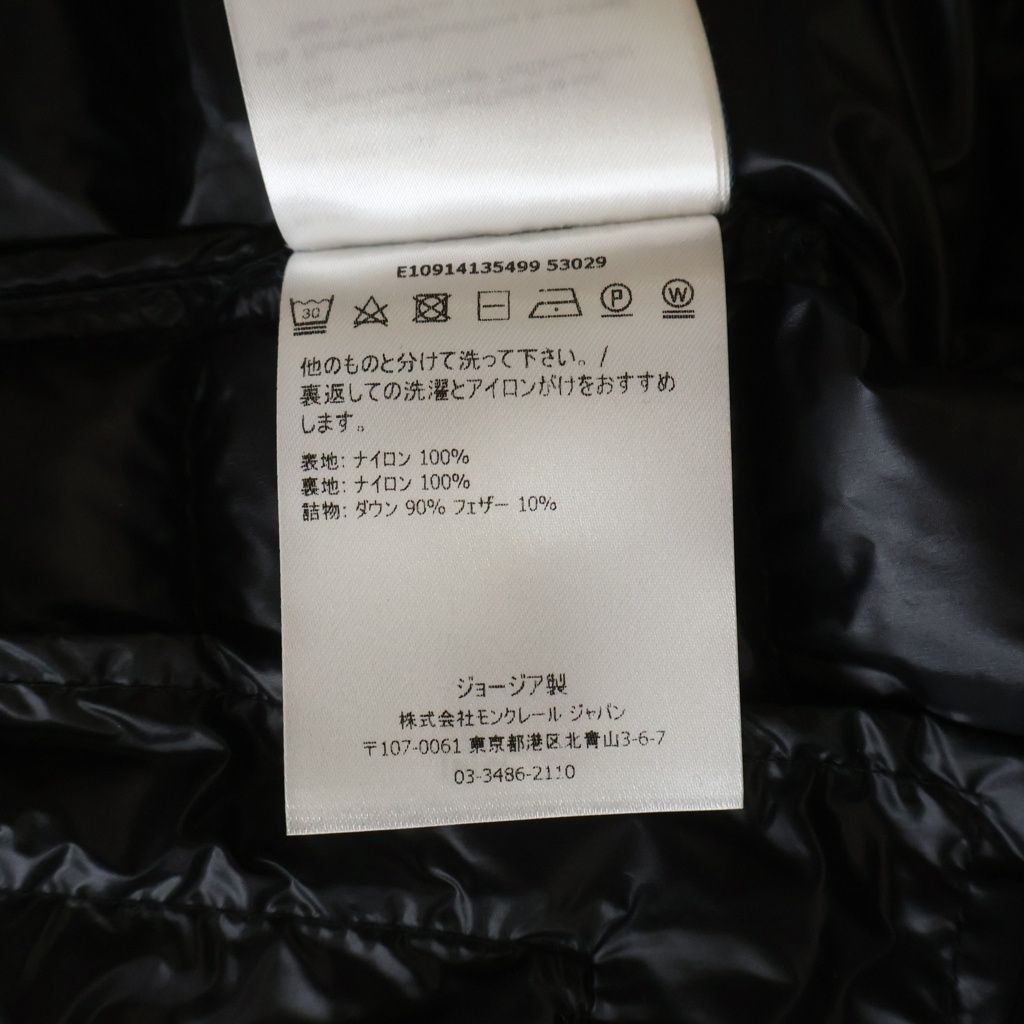 Moncler Acorus Shoulder Logo Patch Zip Up Jacket Black — view 8