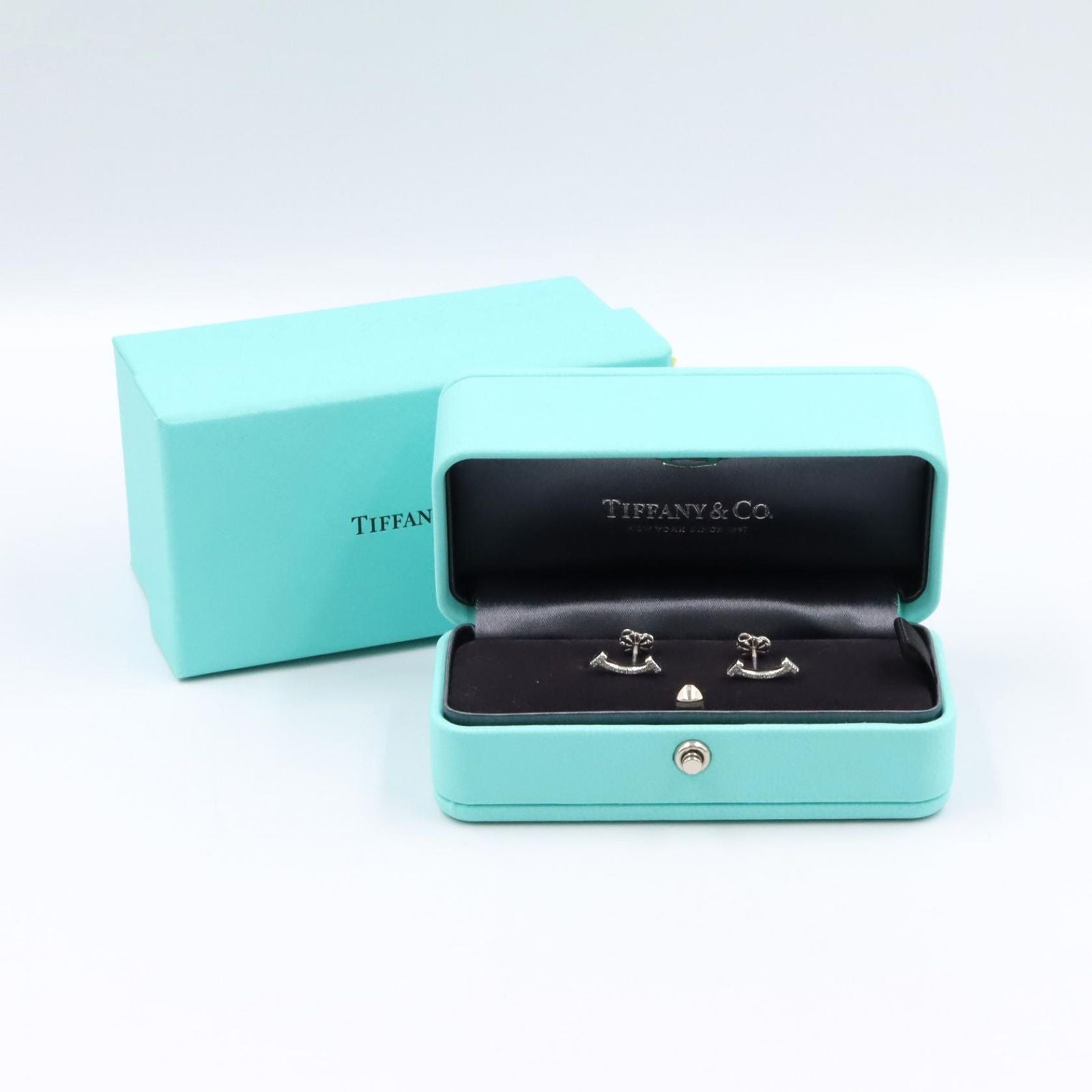 Tiffany & Co Earrings T Smile Mini Diamond 18k White Gold — view 6