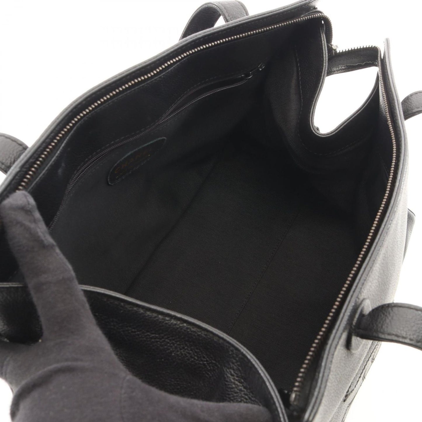Chanel Tote CC Logo Black Leather — view 3