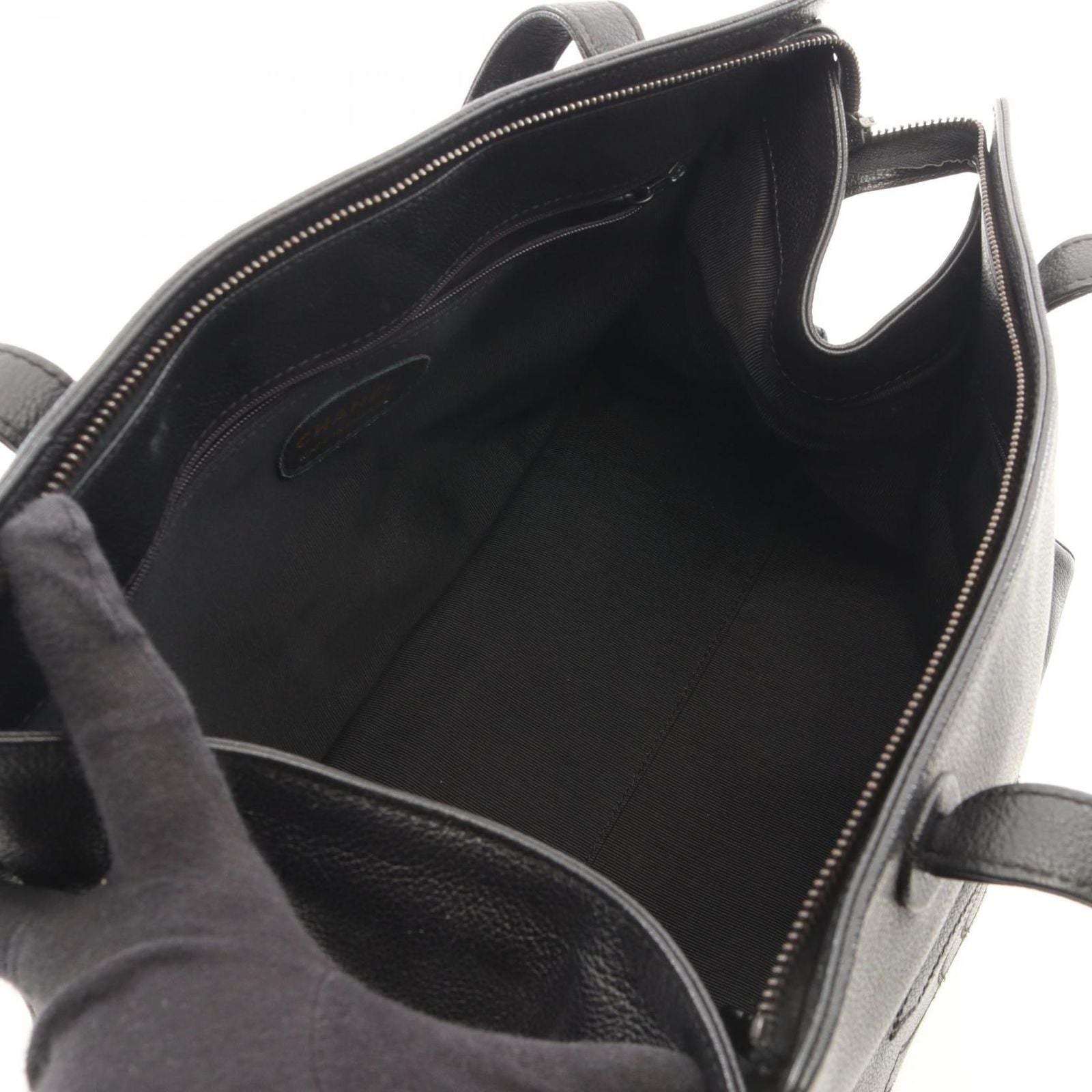 Chanel Tote CC Logo Black Leather — view 3
