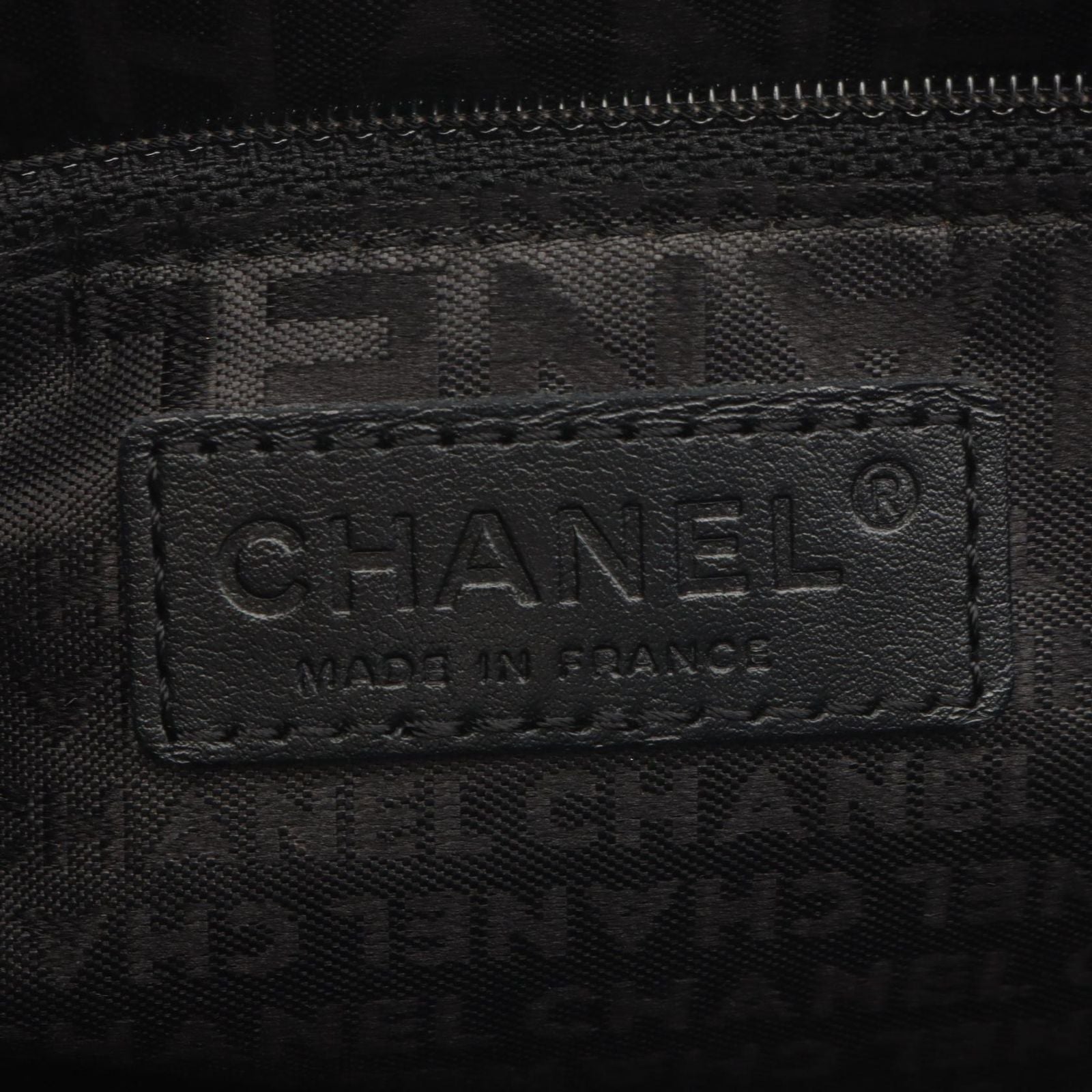 Chanel Tote Choco Bar Black Calf — view 4