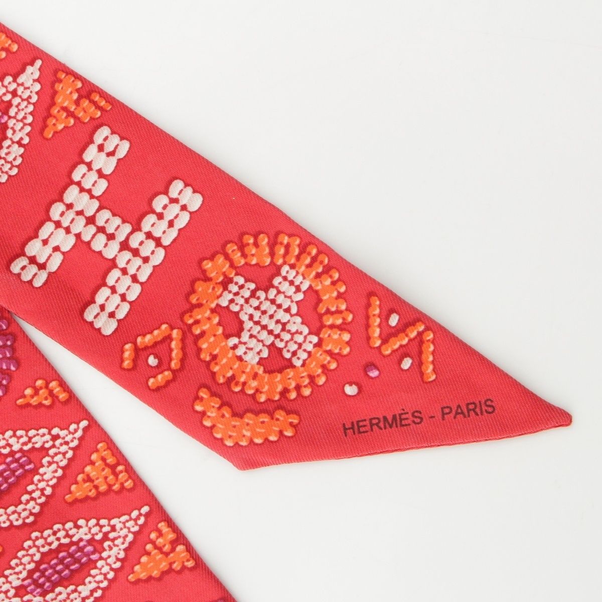 Hermes Twilly Kelly en Perles Silk Scarf — view 3