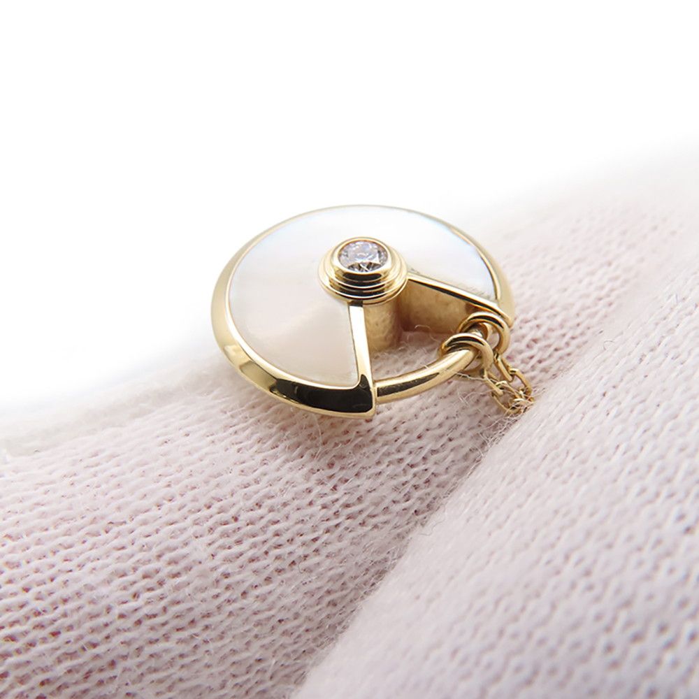 Cartier Necklace Amulet de XS Mother of Pearl Diamond 18k Yellow Gold Pendant — view 6