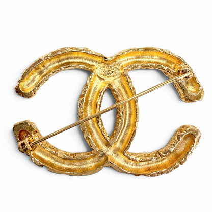 Chanel Vintage CC Logo Lava Brooch Gold — view 3