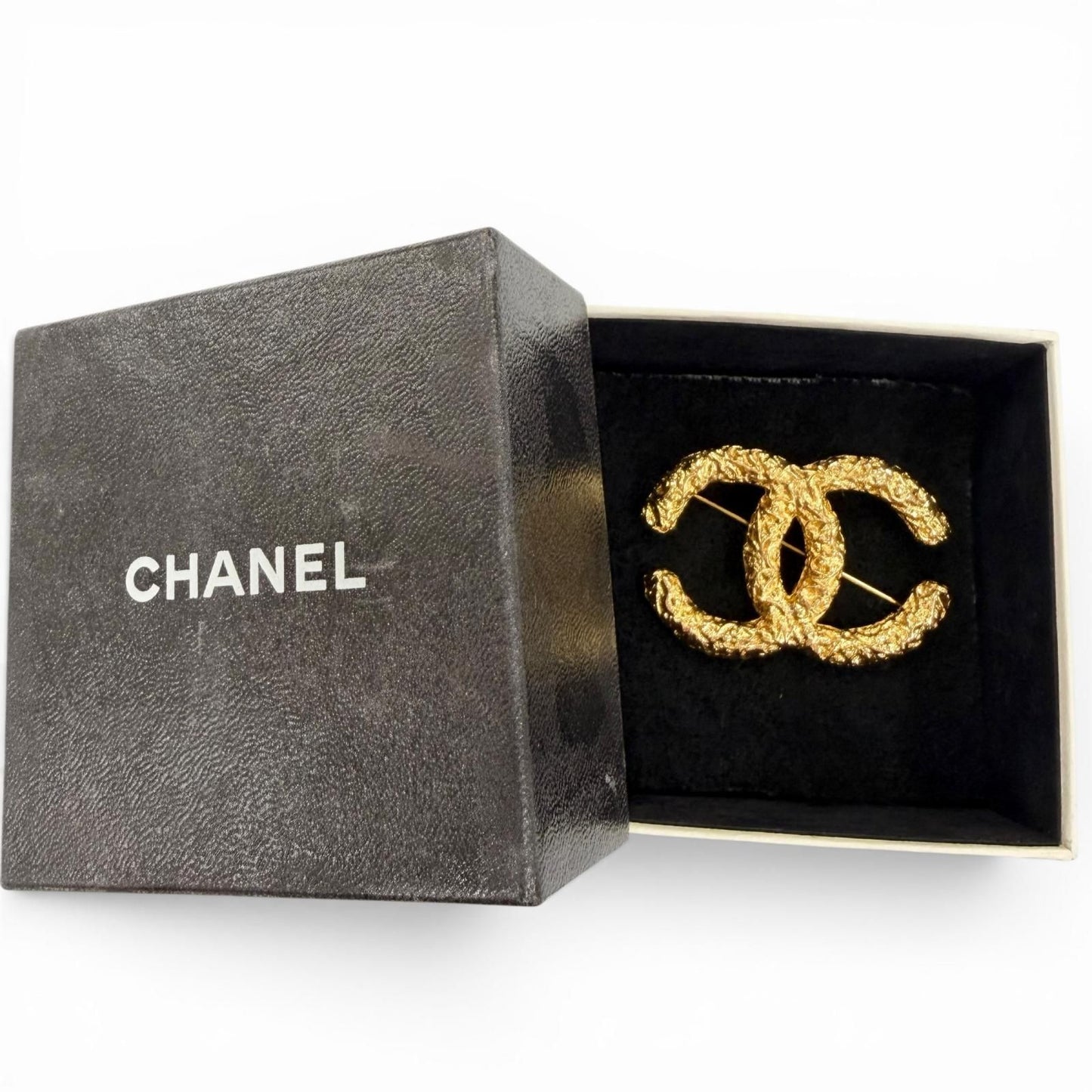 Chanel Vintage CC Logo Lava Brooch Gold — view 2
