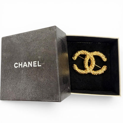 Chanel Vintage CC Logo Lava Brooch Gold — view 2
