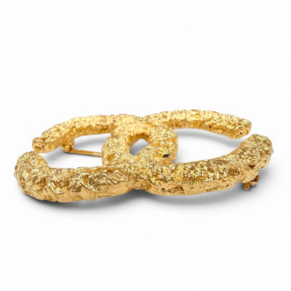 Chanel Vintage CC Logo Lava Brooch Gold — view 4