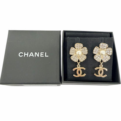 Chanel CC Logo Pearl Bijou Flower Earrings Gold — view 2