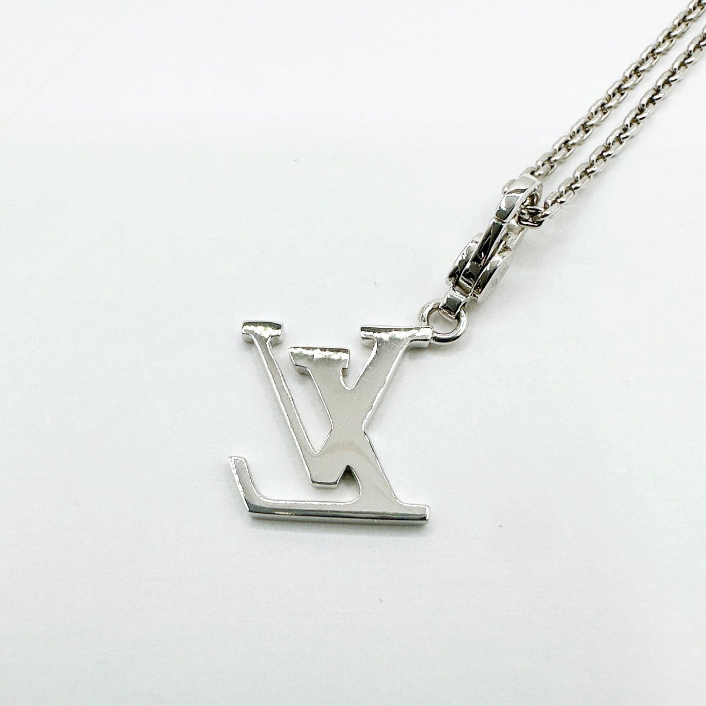 Louis Vuitton White Gold Necklace 39 cm — view 2