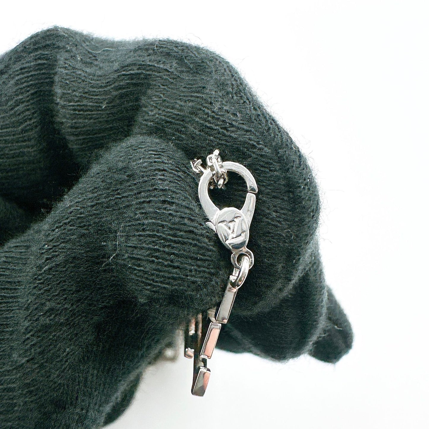 Louis Vuitton White Gold Necklace 39 cm — view 5