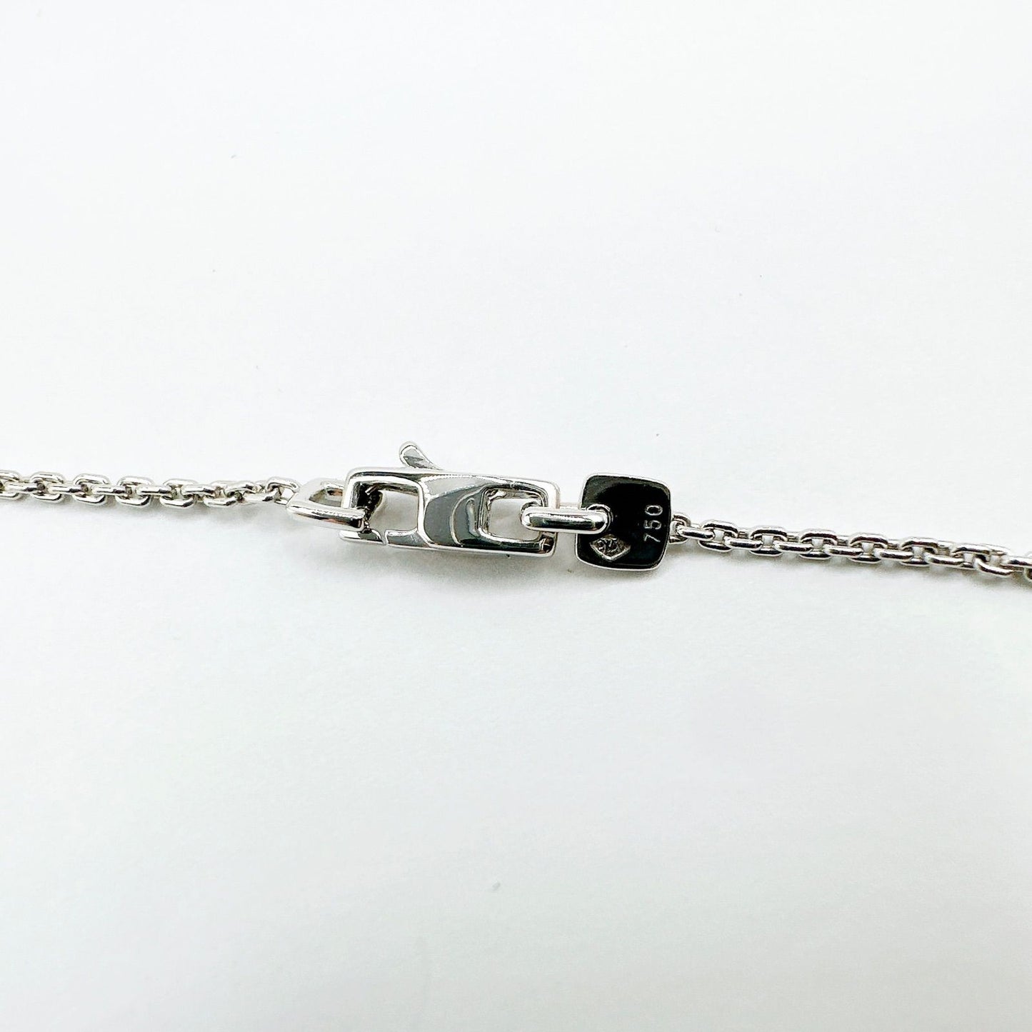 Louis Vuitton White Gold Necklace 39 cm — view 3