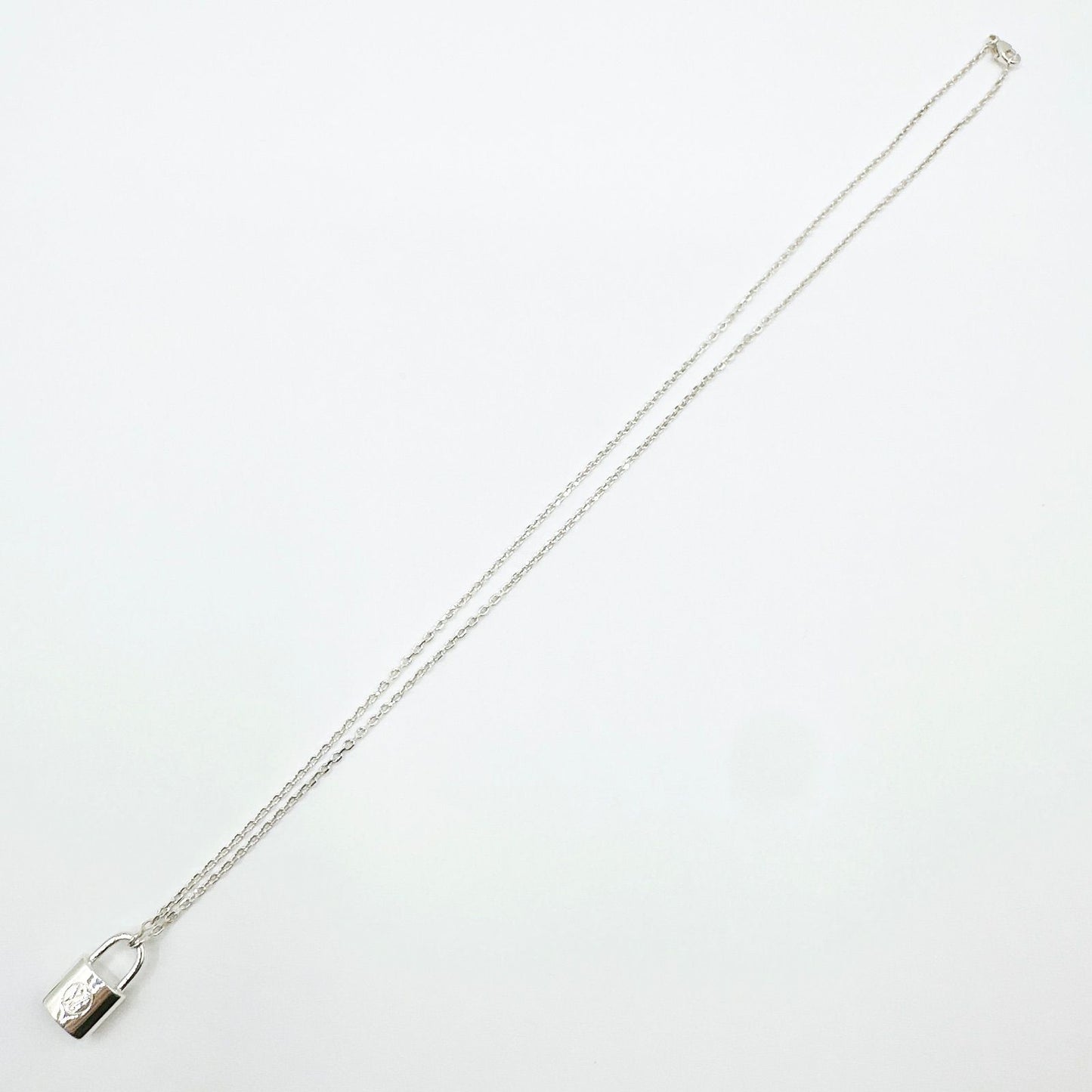Louis Vuitton Lockit Silver Necklace 50 cm — view 6