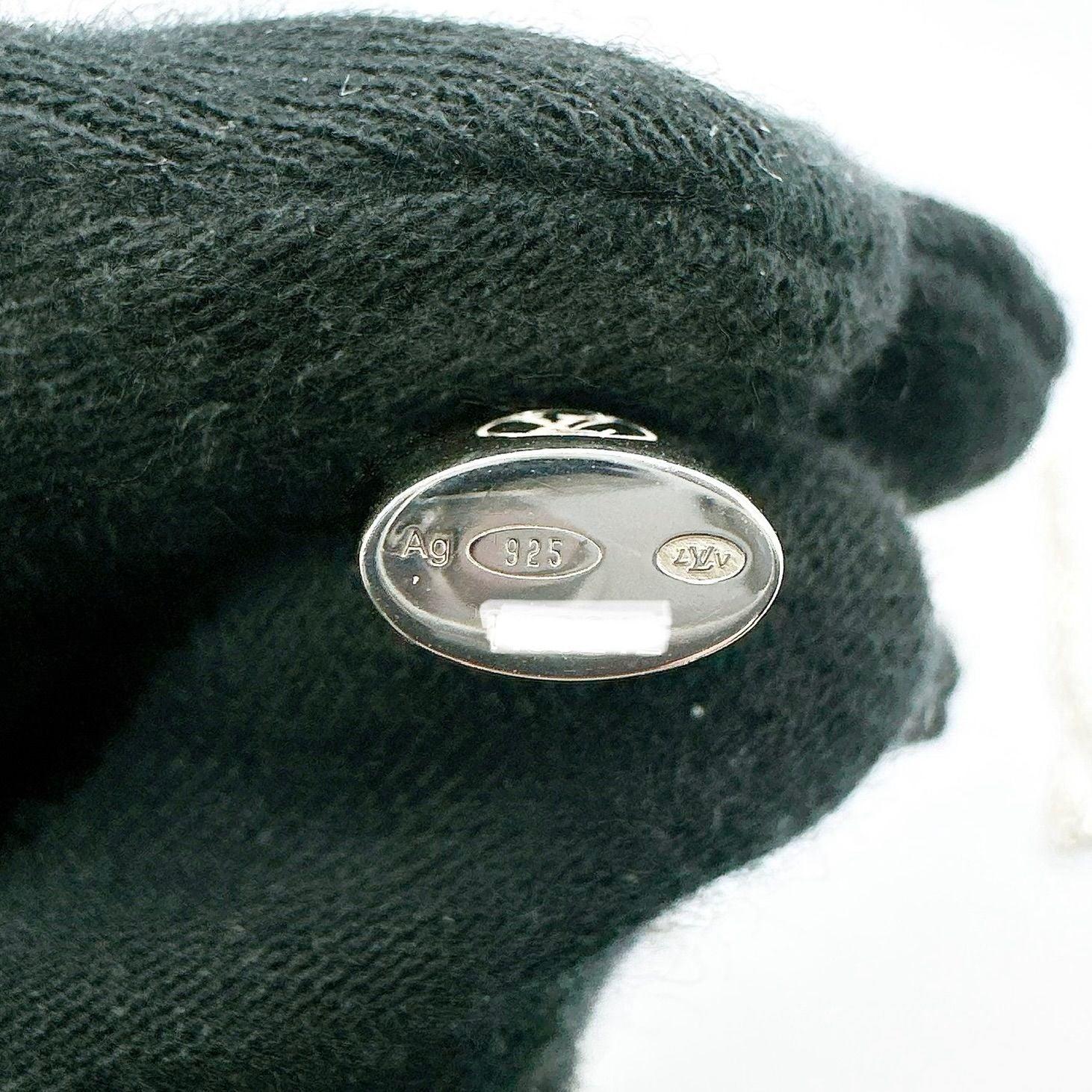 Louis Vuitton Lockit Silver Necklace 50 cm — view 3