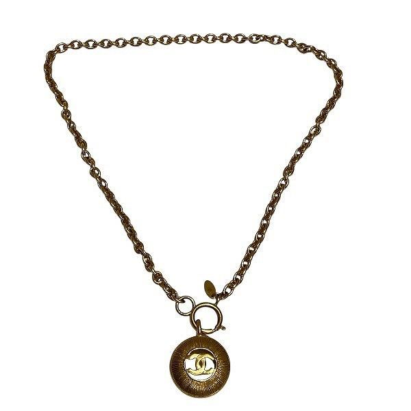 Chanel CC Logo Necklace Gold — view 3