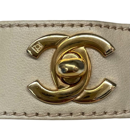 Chanel Loafers Shoes Leather CC Logo Beige — view 5
