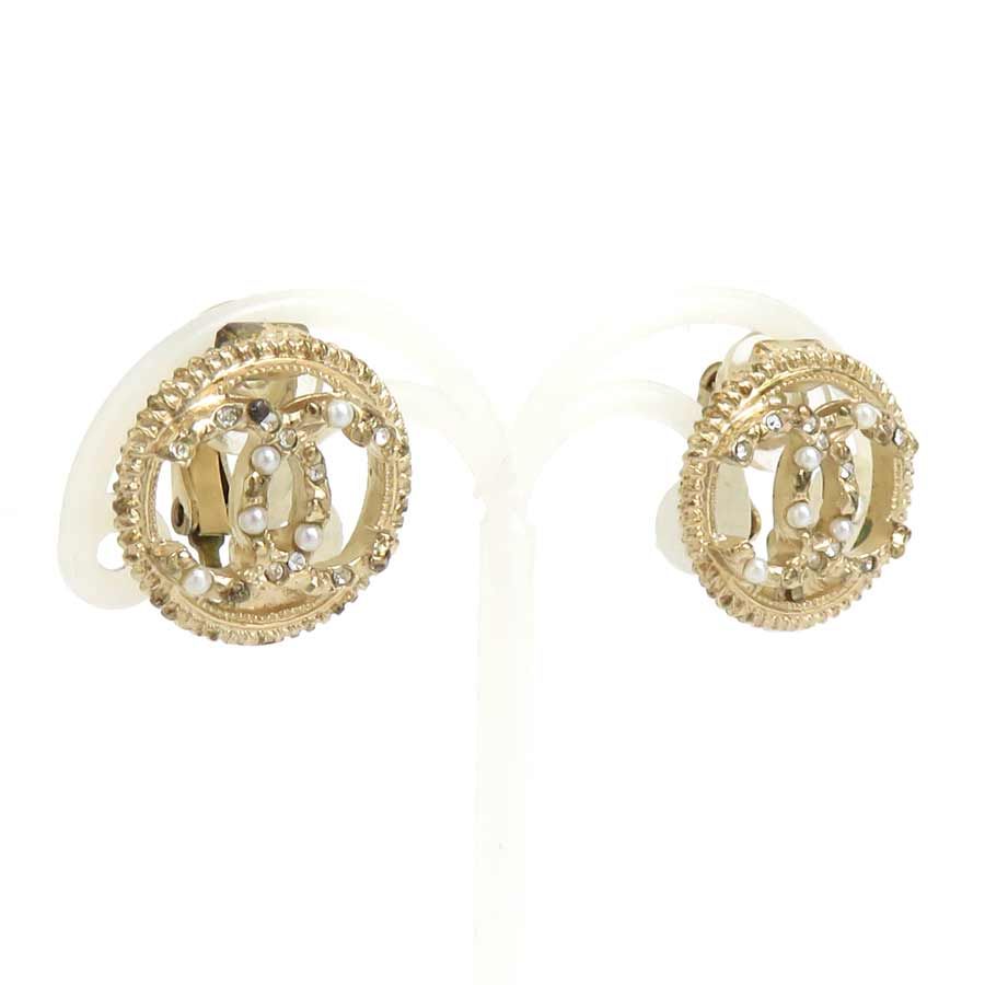 Chanel Earrings CC Logo — view 2