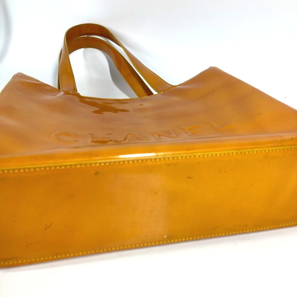 Chanel Shoulder Bag Logo Patent Yellow — view 5