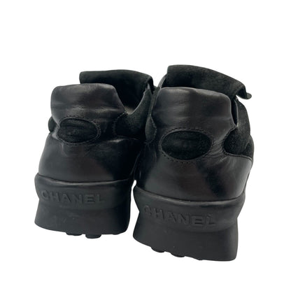 Chanel Sneakers Leather CC Logo Low-Cut Black Suede Junk — view 6