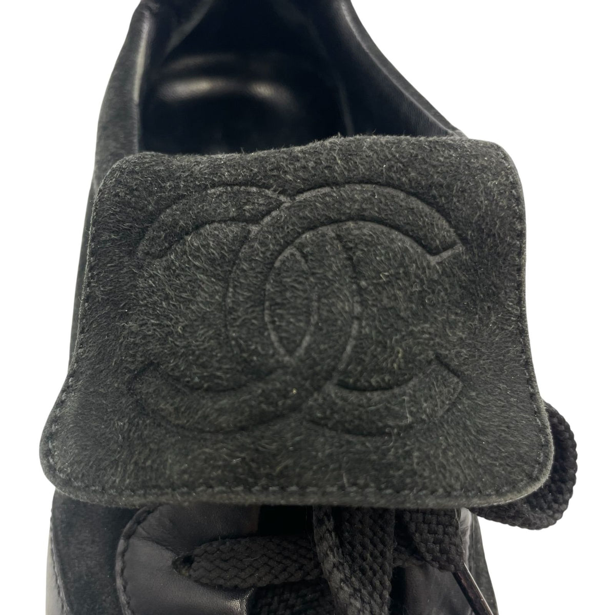 Chanel Sneakers Leather CC Logo Low-Cut Black Suede Junk — view 7