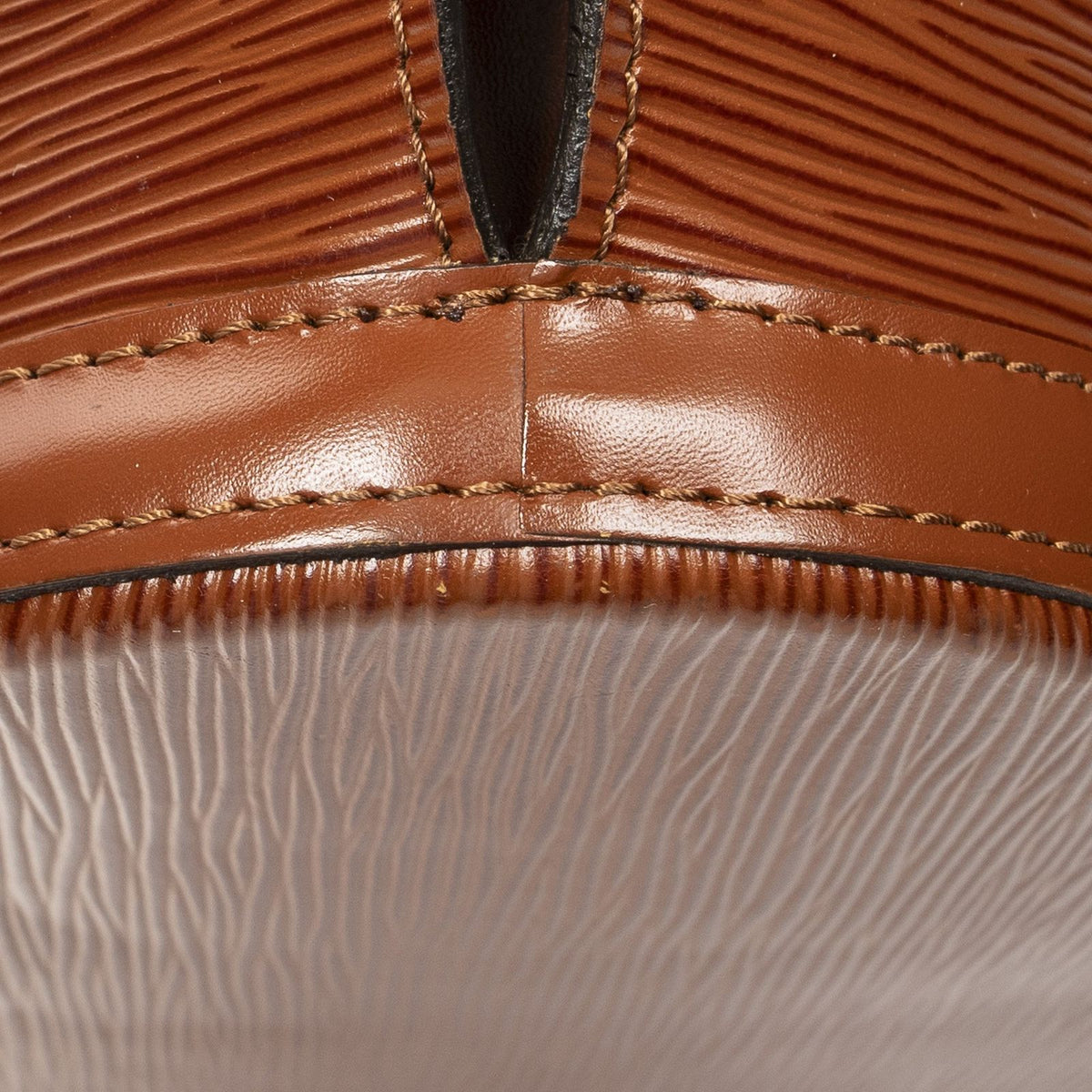 Louis Vuitton Saint Jacques Shopping Tan Epi Messenger Bag — view 8