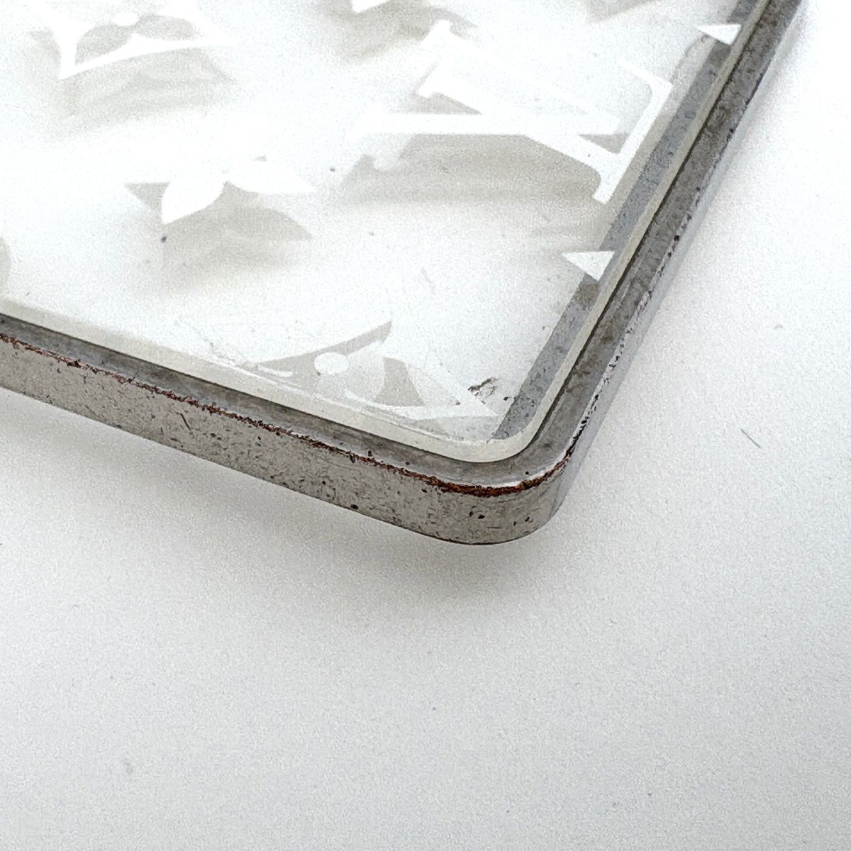 Louis Vuitton Cles LV Priz Key Holder ID Charm Card Case Plastic Clear White — view 4
