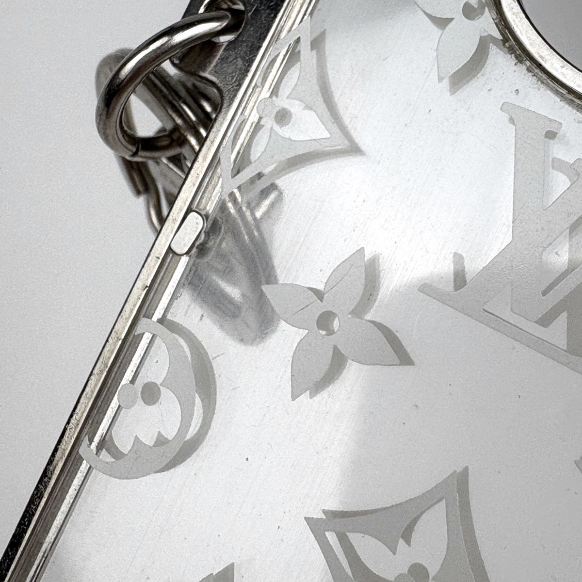 Louis Vuitton Cles LV Priz Key Holder ID Charm Card Case Plastic Clear White — view 6
