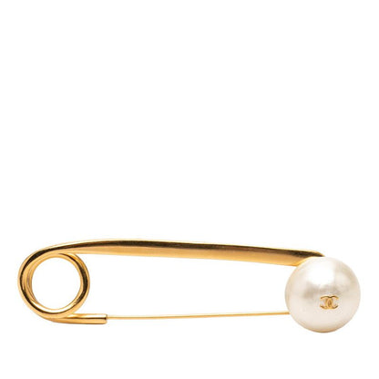 Chanel 97P CC Logo Vintage Brooch Safety Pin Gold Plated Faux Pearl