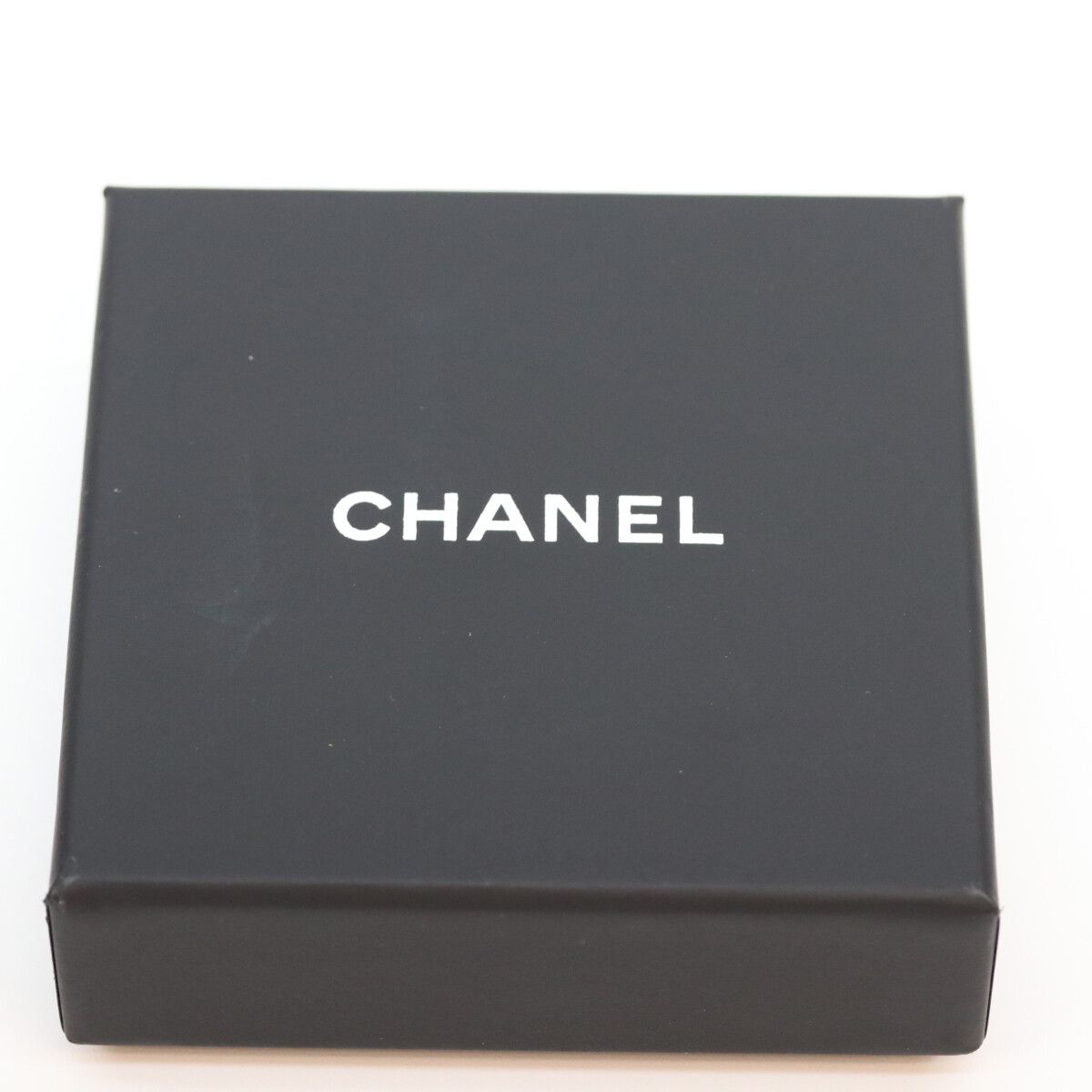 Chanel CC Logo Quilted Matelasse Brooch Gold Black — view 6