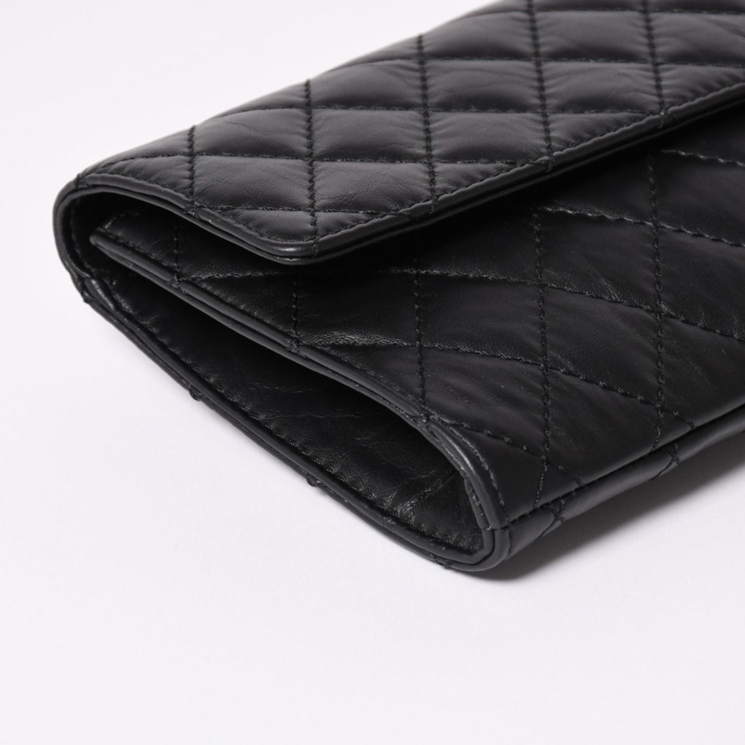 Chanel Metiers D'art Collection Clutch CC Logo Aged Calfskin Black — view 8
