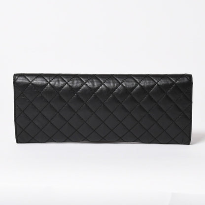 Chanel Metiers D'art Collection Clutch CC Logo Aged Calfskin Black — view 2