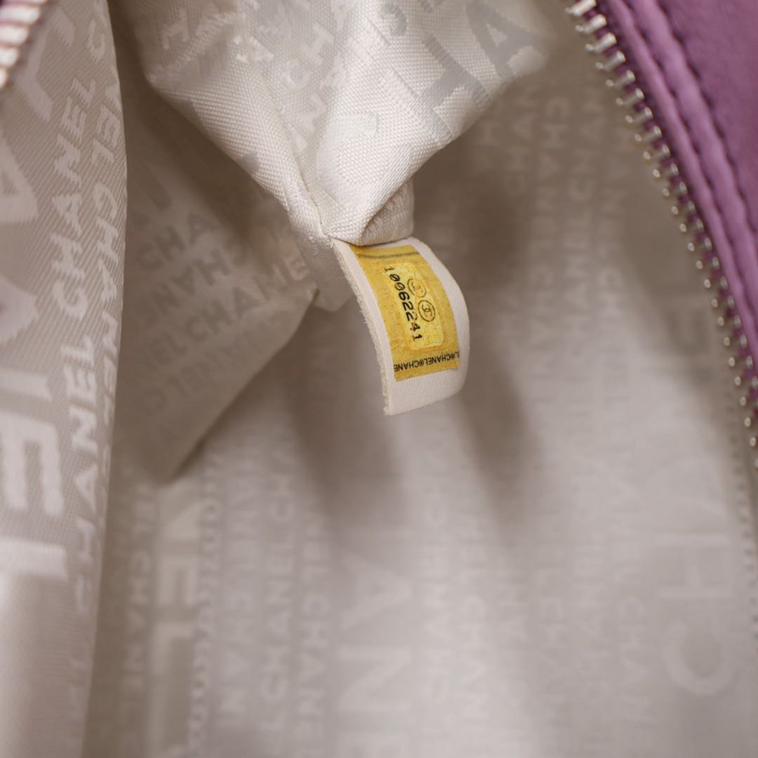 Chanel CC Logo Handbag Quilted Leather — view 7