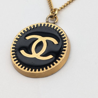 Chanel CC Logo Gold Black Pendant Round Coin Vintage — view 2