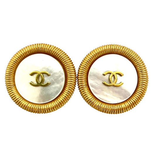 Chanel 95P Vintage CC Logo Shell Circle Large Clip Earrings Gold Color