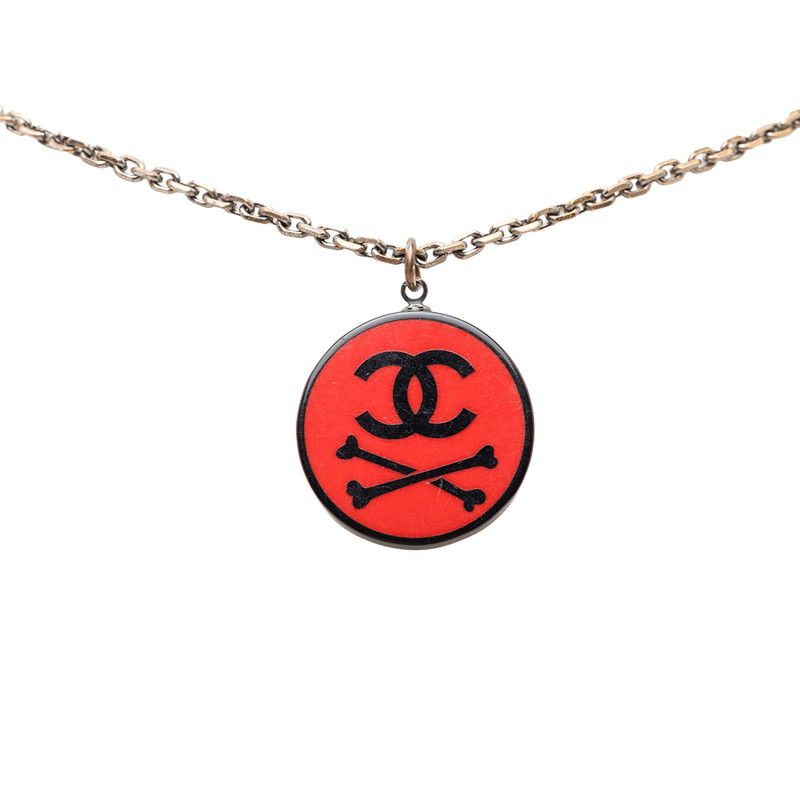 Chanel CC Logo Bone Motif Chain Pendant 03 Black Red Plated Plastic — view 2
