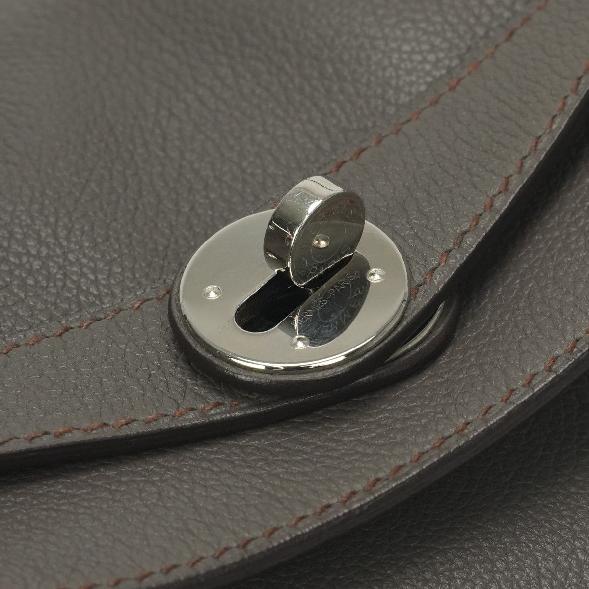 Hermes Lindy 34 Tote Shoulder Bag Color Etain Gray Silver — view 7