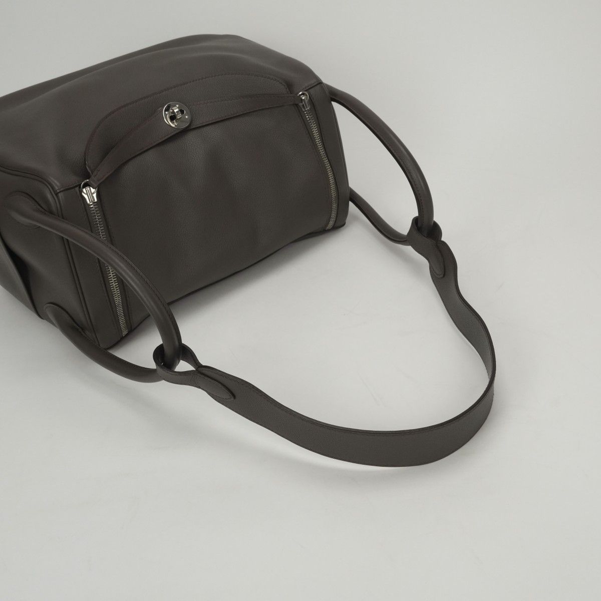 Hermes Lindy 34 Tote Shoulder Bag Color Etain Gray Silver — view 4