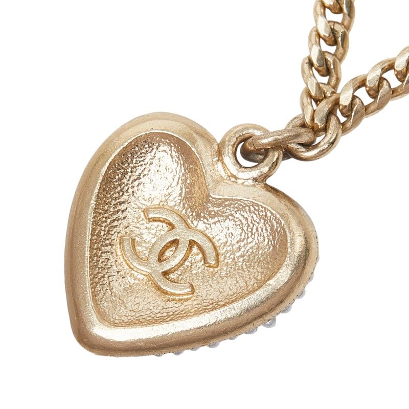 Chanel CC Logo Heart Motif Bracelet Gold And Black Plated Faux Pearls — view 4