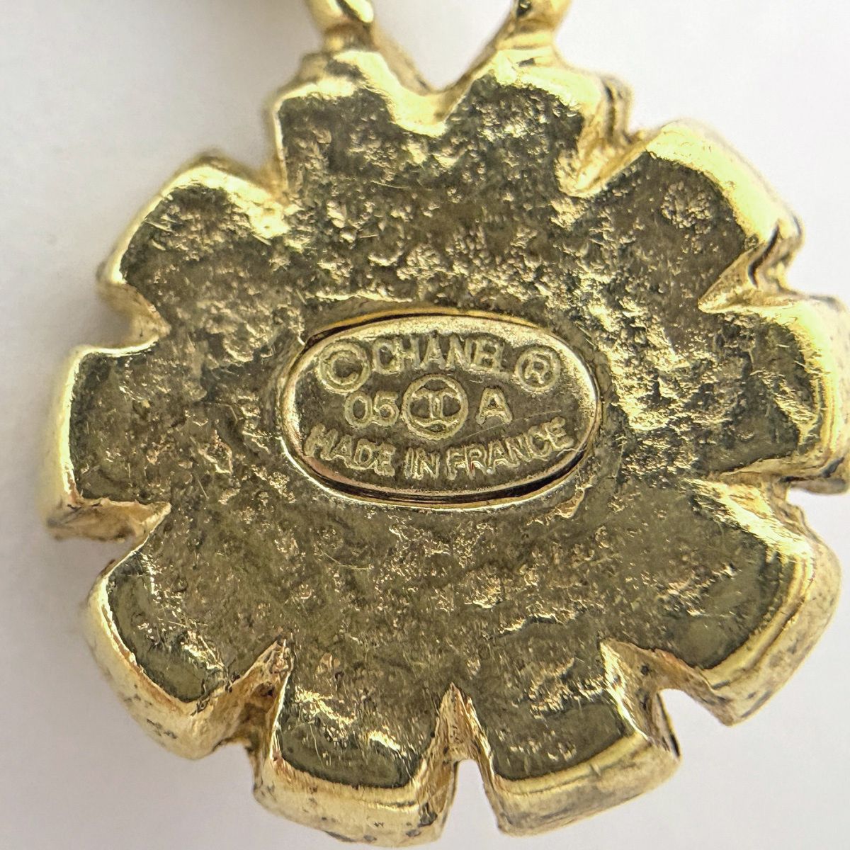 Chanel CC Logo Rhinestone Single Earring Gold Plated — view 4