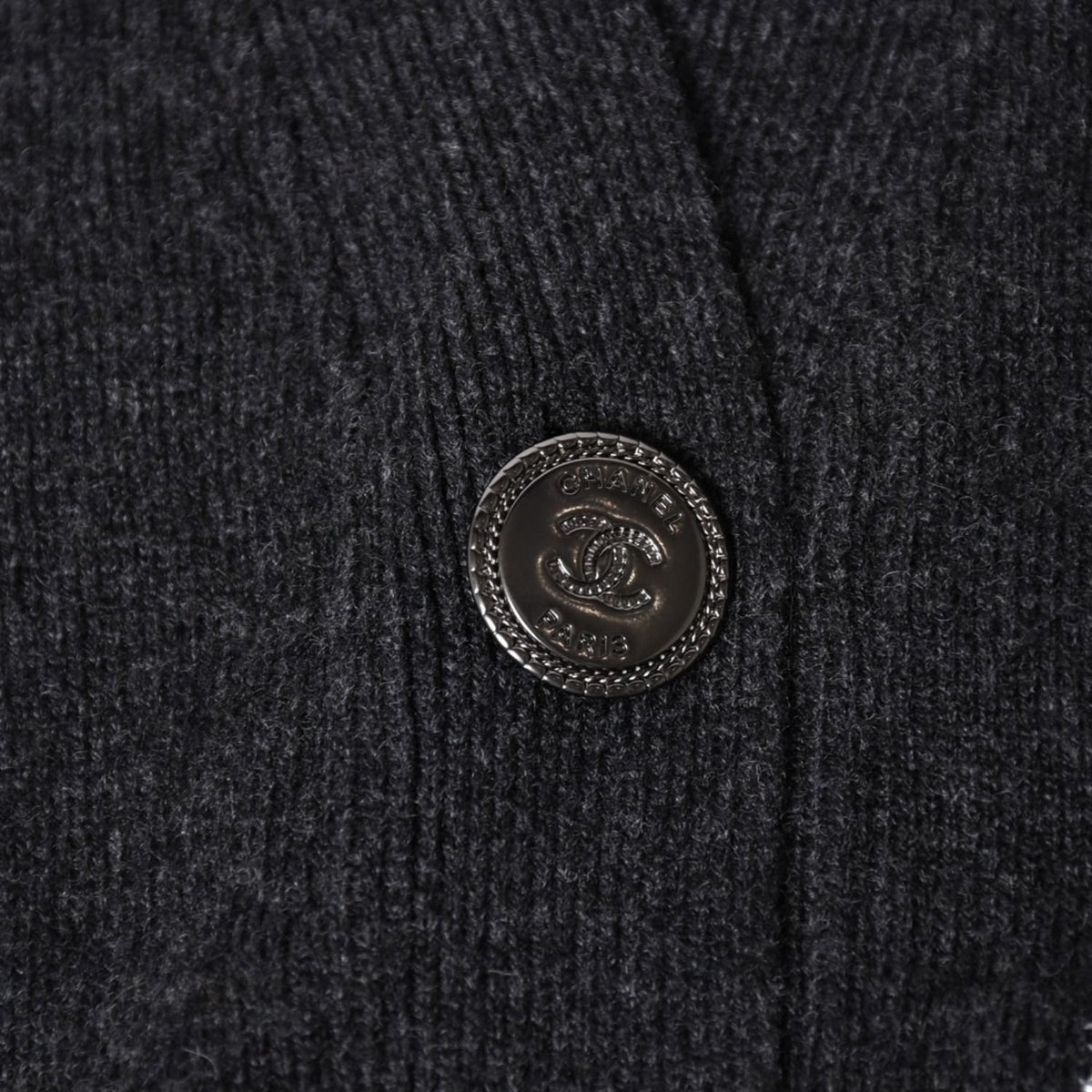 Chanel Cashmere Knit Cardigan CC Logo Glitter Charcoal 38 — view 4