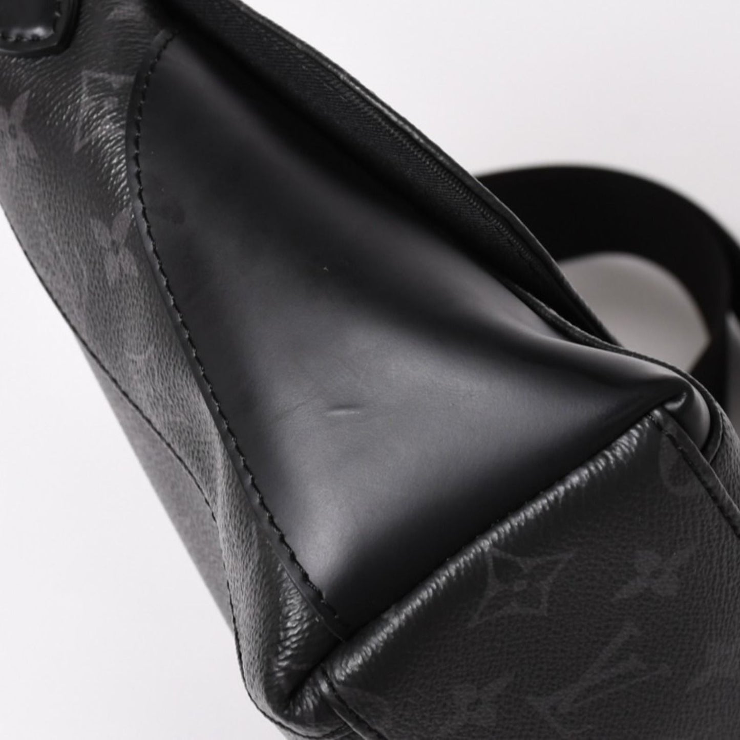 Louis Vuitton Messenger PM Explorer Monogram Black Eclipse Silver — view 5