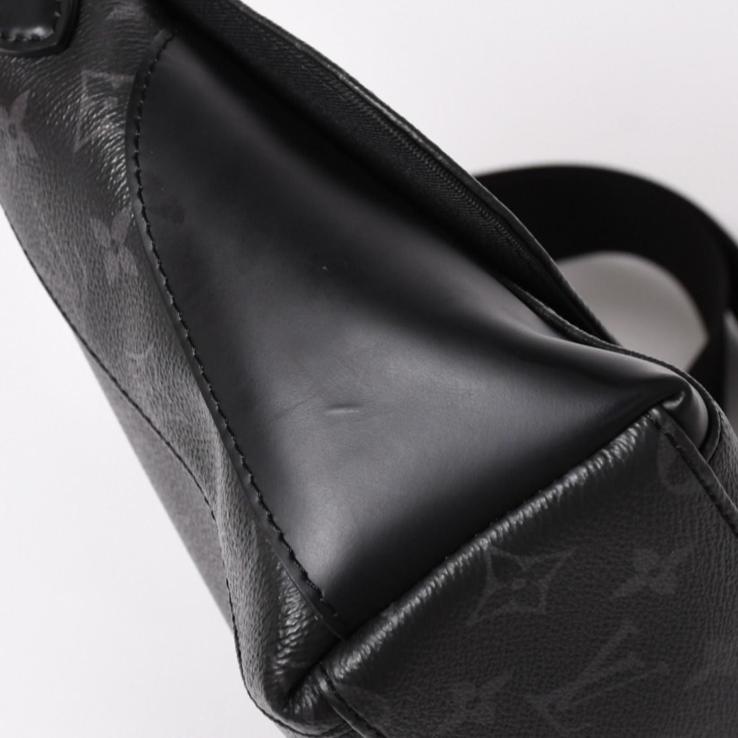 Louis Vuitton Messenger PM Explorer Monogram Black Eclipse Silver — view 5